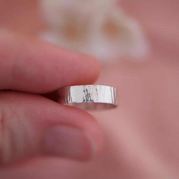 Ring hamret tykk